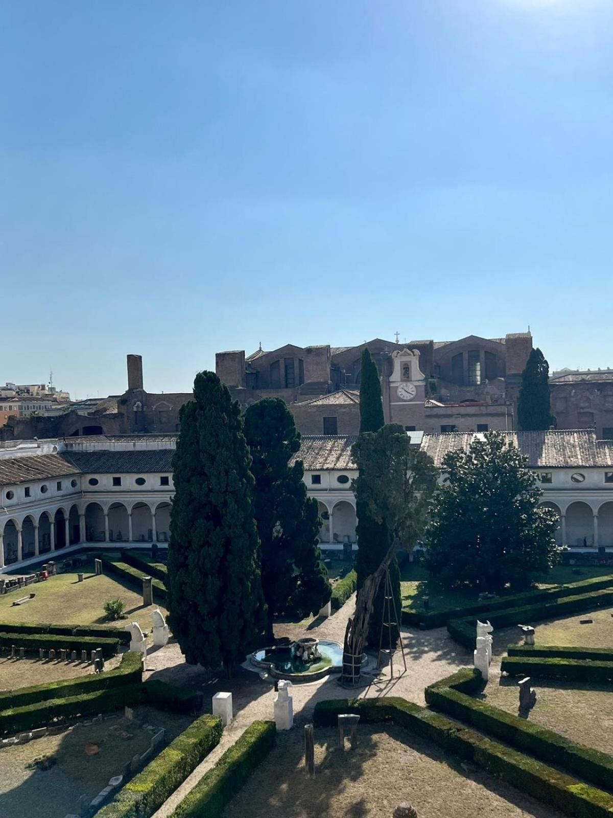 Camera X2 Con Splendida Vista Sulle Terme Di Diocleziano E Sul Chiostro Di Michelangelo Рим Екстериор снимка